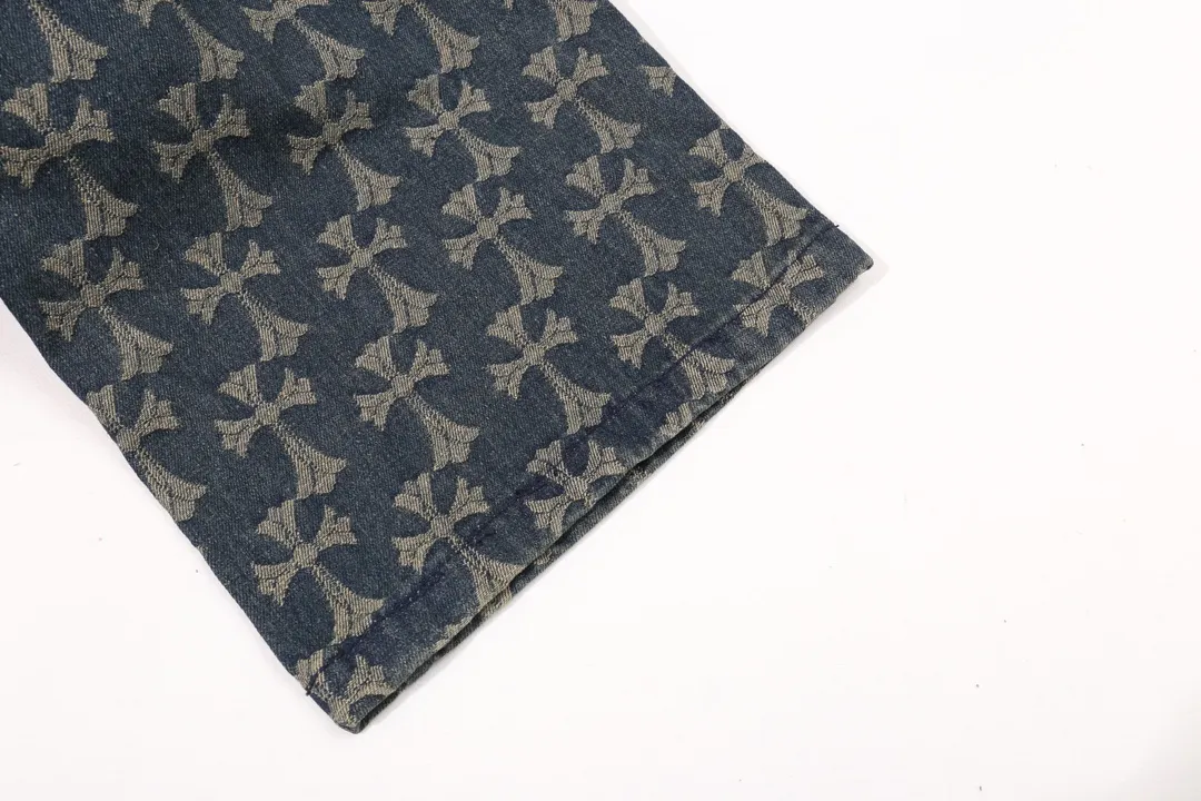P240 Style No.: H586 Chrome Hearts double-sided full-logo jacquard dark pattern heavy-duty full-print cross jeans. The same model as the Internet celebrity star. Cross-printed denim jacket. The unique cross design element and full print are full of design. It is made of 100% denim cotton fabric with heavy coarse yarn count, which ensures a stiff and tough silhouette while being soft, comfortable and breathable. The lapel is designed with silver buttons and is full of texture. The classic white cross logo is all over the dress, making it a perfect versatile style for spring and summer! Customized jacquard fabric, you can wear it in various styles. This gender-neutral shirt is a must-have for nightclubs. It can be worn as a jacket for both men and women. It can be easily worn by both men and women! The original loose version is made of high-quality pure cotton fabrics. The fabric pattern is high-definition and delicate without burrs. It is comfortable and breathable to wear. All the buttons are molded and customized. It is casual and fashionable and can be matched with any bottoms. It can be windproof and sunproof in spring and summer. It can be worn outside in autumn and winter! Easily concave shape makes you look slimmer and taller, perfect for both men and women! Customized main label, accessories, fully washable, whole body wiring, quality control, no heads!  Luxurious dark high street, Hollywood's luxury brand, 22SS's latest couple's leather cross short-sleeved T-shirts, all reflect their own unique style! Made of thick black cotton, goatskin appliqués, hand-sewn custom metal hardware, and silicone varnish printing, multiple materials collide to create a unique texture. It also incorporates ChromeHearts medieval-style Sanskrit fonts and classic horseshoes, creating a unique and charming dark texture under the graceful arcs and all-black shadows, full of artistic sense!